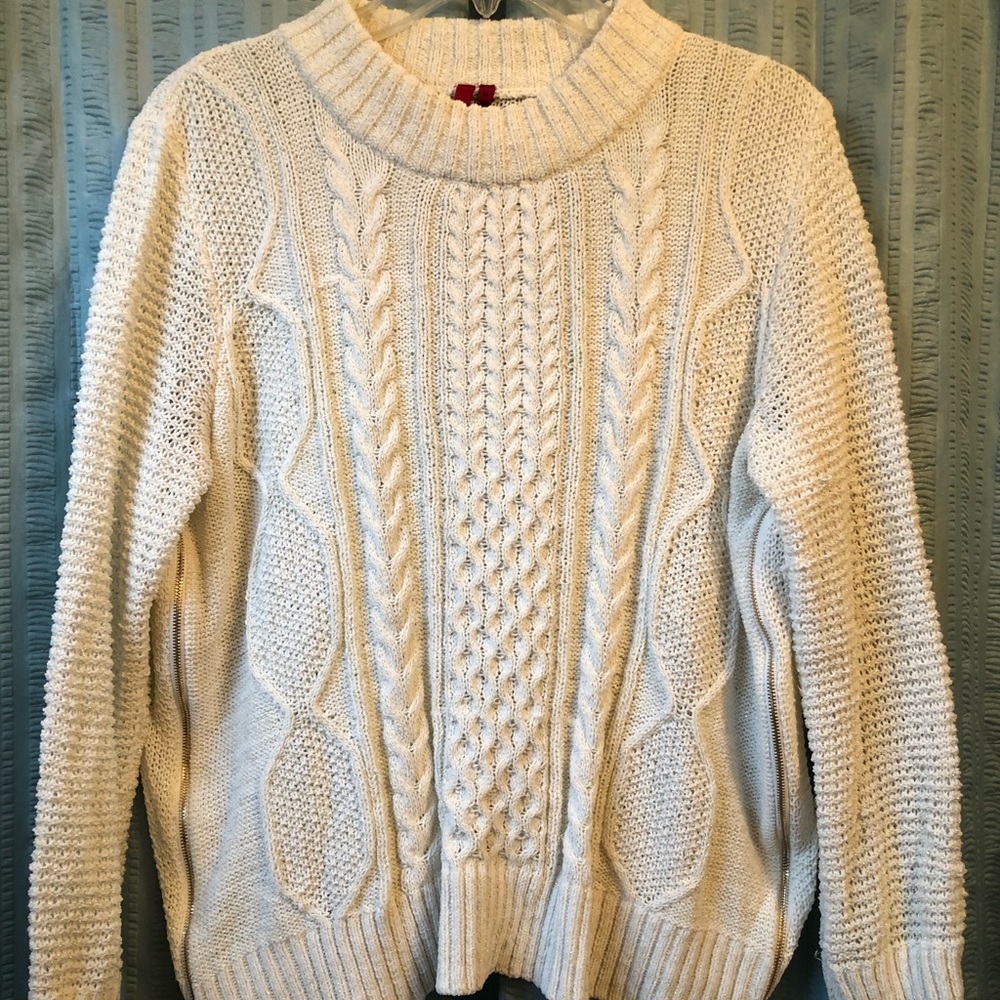 Love Scarlett Polyester/Metallic Side Zipper Design Oversized Medium Sweater
